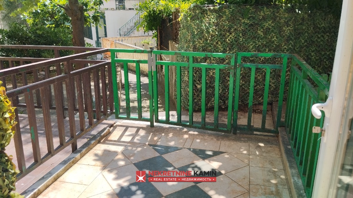 One-Bedroom Apartment in a Quiet Neighbourhood, Pokošljun, Budva